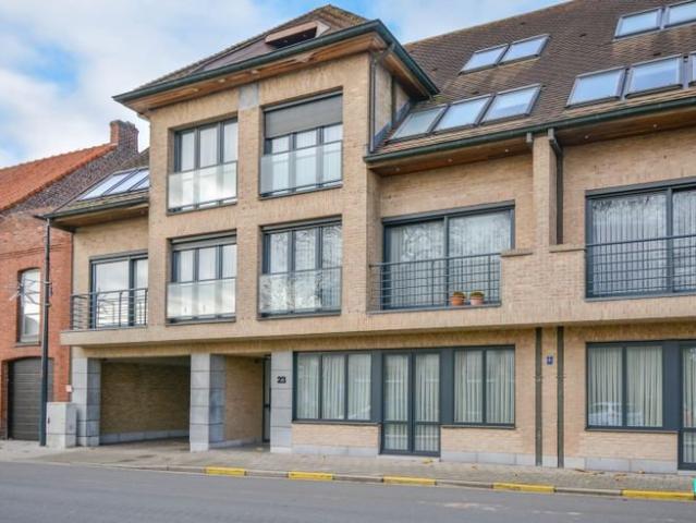 Instapklaar appartement met garagebox te Gits