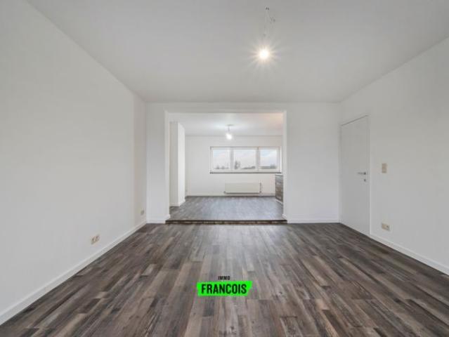 Instapklaar appartement met drie slaapkamers op gunstige li…