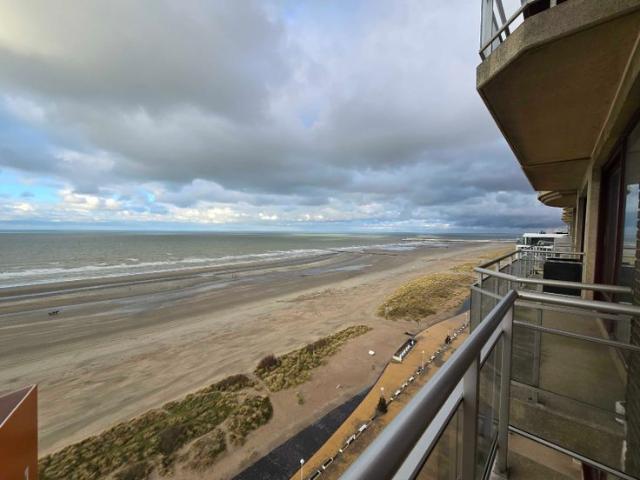 Instapklaar appartement met frontaal zeezicht te Nieuwpoort