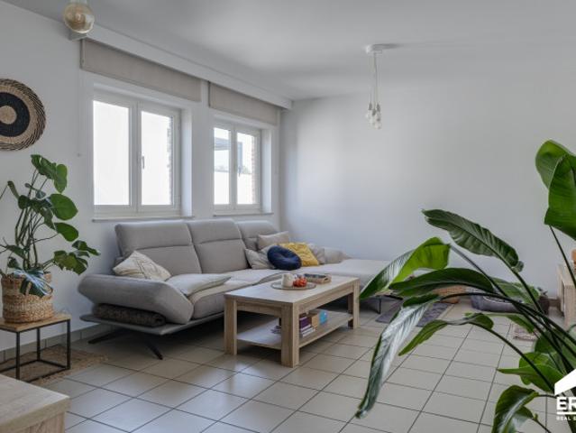 Instapklaar appartement met ruim terras &amp  parkeerplaats