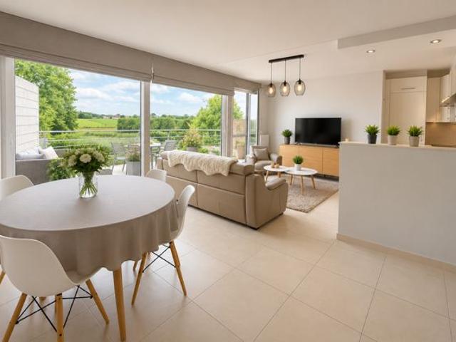 INSTAPKLAAR APPARTEMENT MET RUIM TERRAS TE HUUR!