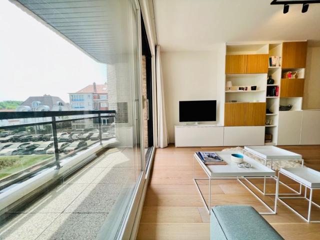 Instapklaar appartement met zonneterras vlakbij het stran.