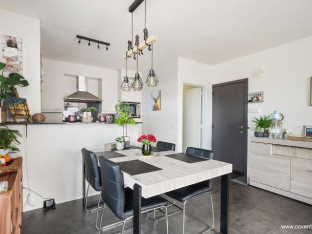 Instapklaar appartement nabij centrum Roeselare Rumbeke.