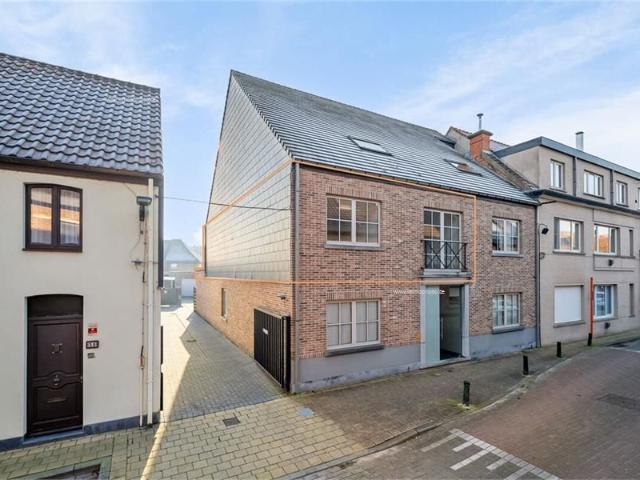 Instapklaar appartement nabij dorpskern, met garagebox!