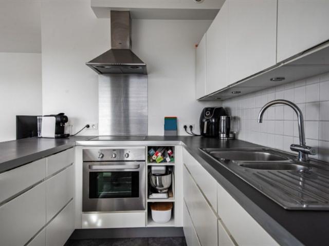 Instapklaar appartement op de 5eV met LIFT, 2 SLK, terras en ondergrondse autostaanplaats