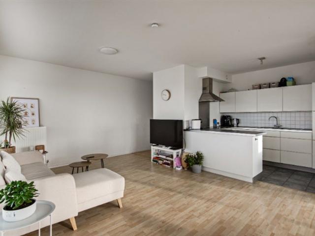 Instapklaar appartement op de 5eV met LIFT, 2 SLK, terras en ondergrondse autostaanplaats