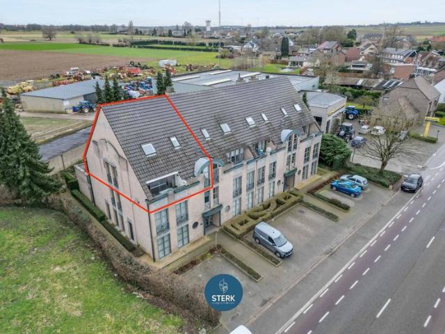 INSTAPKLAAR DUPLEX APPARTEMENT MET 2 SLPKS + GARAGE TE VELD