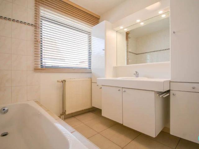 Instapklaar duplexappartement met garage te Hooglede