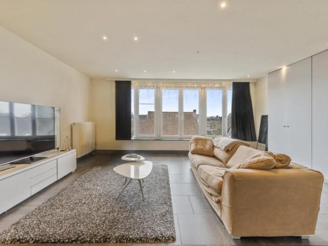 Instapklaar duplexappartement met terras en 2 slaapkamers!