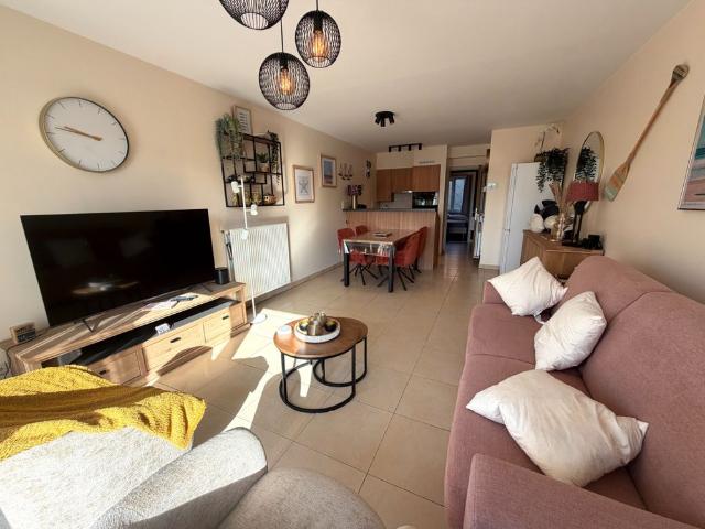 Instapklaar éénslaapkamer appartement met zonnig terras. Heel gunstig EPC attest. Gelegen op het tweede verdiep in een gebouw met lift