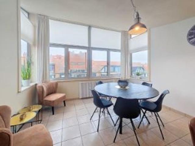 Instapklaar en luxueus gerenoveerd appartement te Nieuwpo.