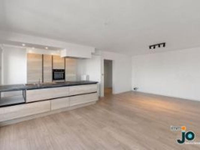 Instapklaar en ruim appartement: 2 slaapkamers, groot zui.