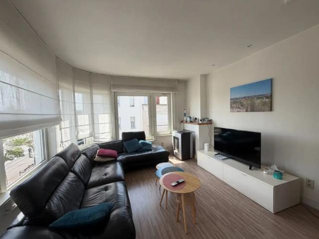 Instapklaar gemeubeld appartement met één slaapkamer. Gelegen op het tweede verdiep in een gebouw zonder lift