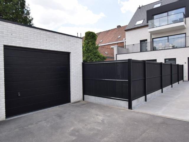 INSTAPKLAAR GELIJKVLOERS APPARTEMENT