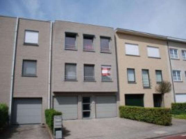 Instapklaar & gunstig gelegen appartement op 1eV met 2 SL.