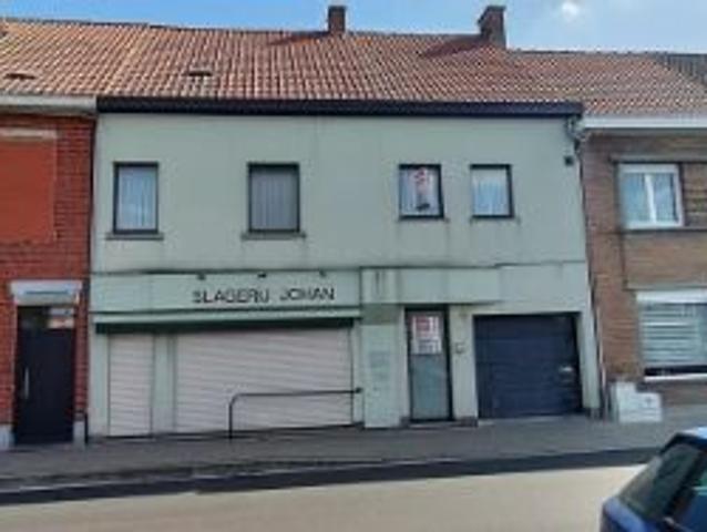 Instapklaar handelspand met woonst en zonnige tuin op commer