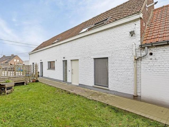 Instapklaar halfopen huis met 4 kamers te koop in Desselgem