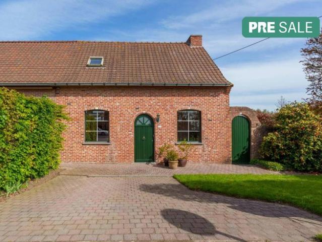 Instapklaar halfopen huis te koop in Zonnebeke