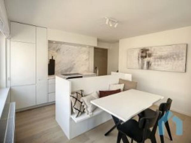 Instapklaar hoekappartement gelegen in het centrum van K.