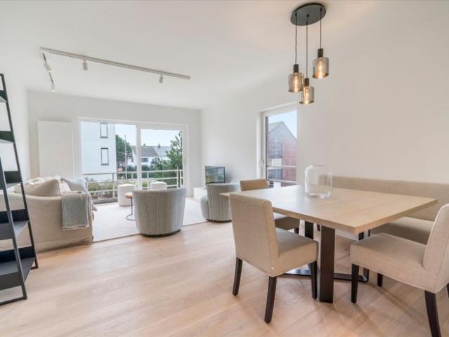 Instapklaar hoekappartement nabij Zeedijk