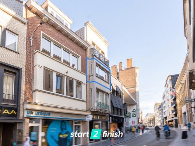 Instapklaar, lichtrijk appartement op uiterst centrale ligg
