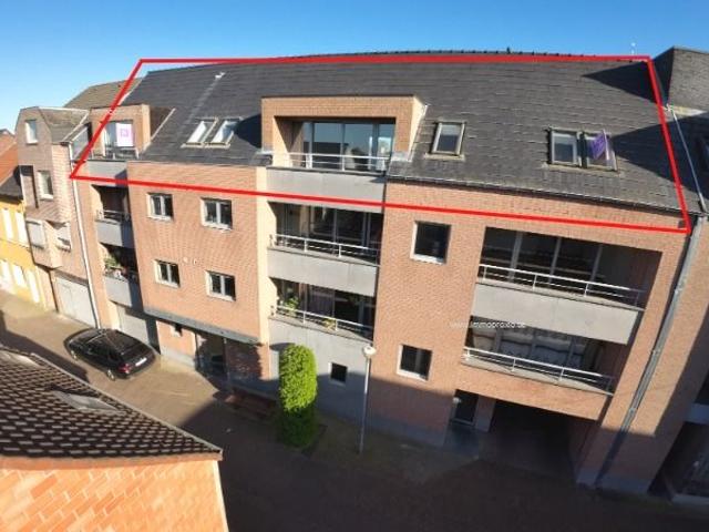Instapklaar penthouse met riant terras + 287m², centrum Geel!