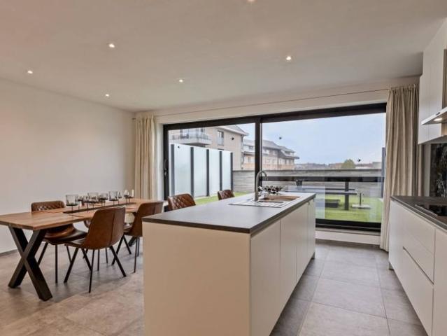 Instapklaar recent appartement in hartje Poperinge