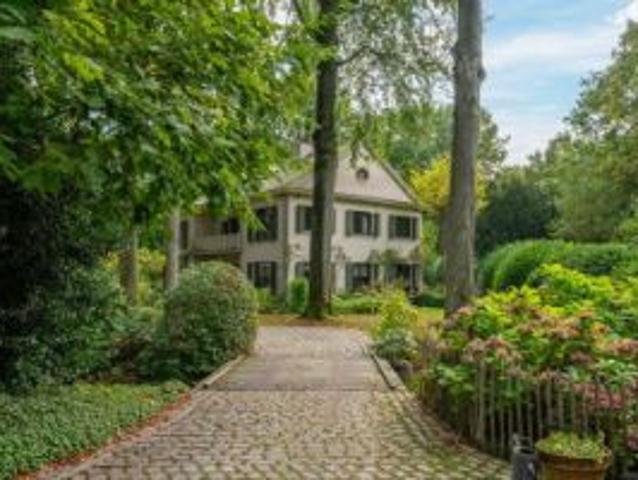 Instapklare villa, in hartje Vriesdonk, met parktuin