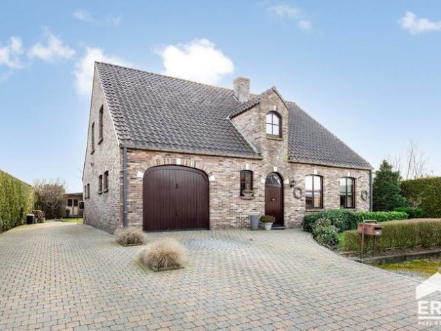 Instapklare vrijstaande woning te koop in Lommel!