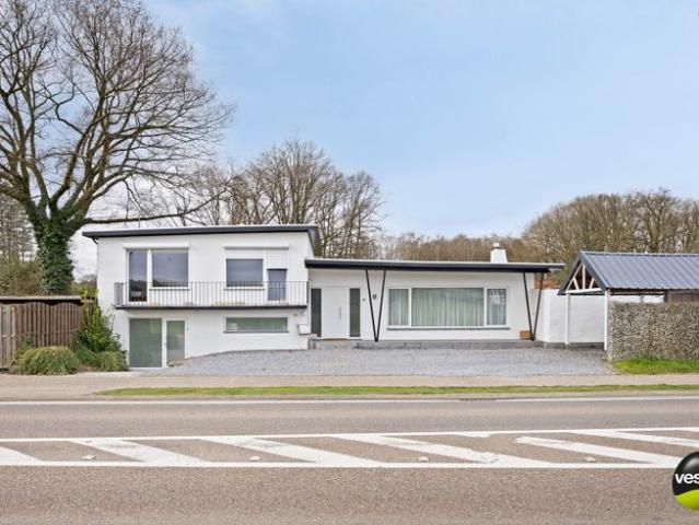 Instapklare, vrijstaande splitlevel woning met 4 slaapkam.