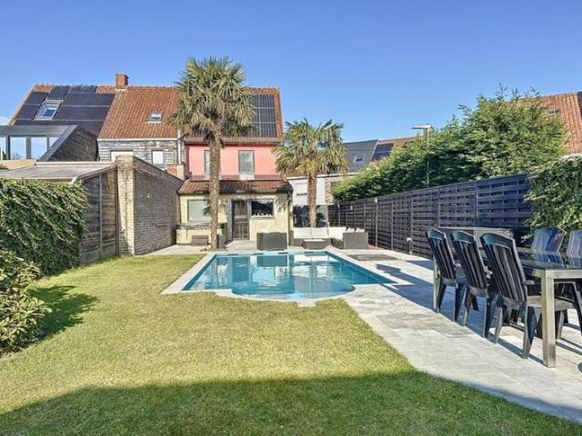 Instapklare woning 963 m² met 4 slpks, zonnepanelen & z.