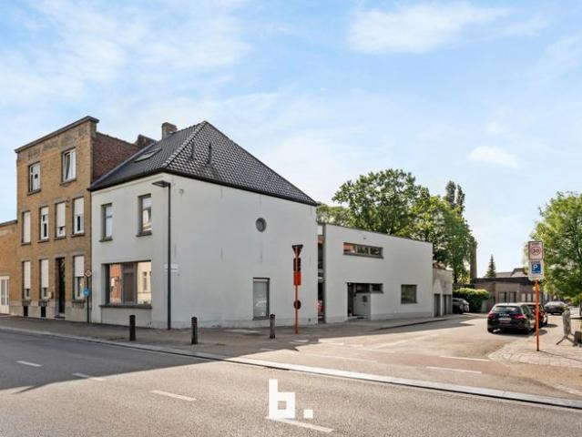 Instapklare woning met commerciële mogelijkheden op toploca