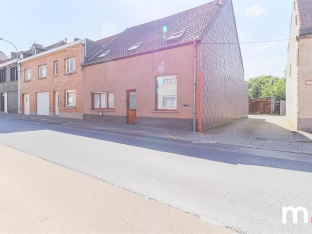 instapklare woning met fantastische tuin en mini bos op meer dan 1000 M2 !