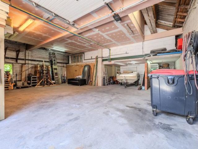 Instapklare woning met loods en vakantie appartement