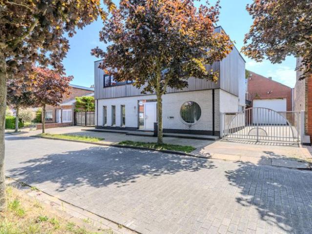 Instapklare woning met loods en vakantie appartement