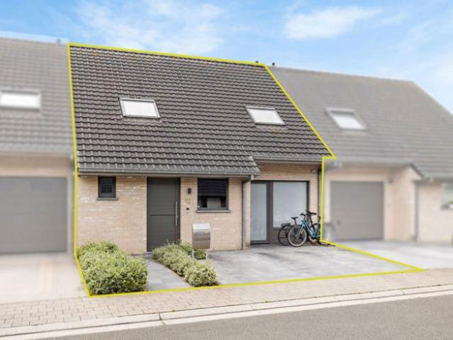 Instapklare woning met tuin, zonnepanelen en 3 slpks