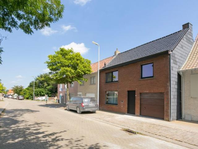 Instapklare woning met veel potentieel te Beauvoorde