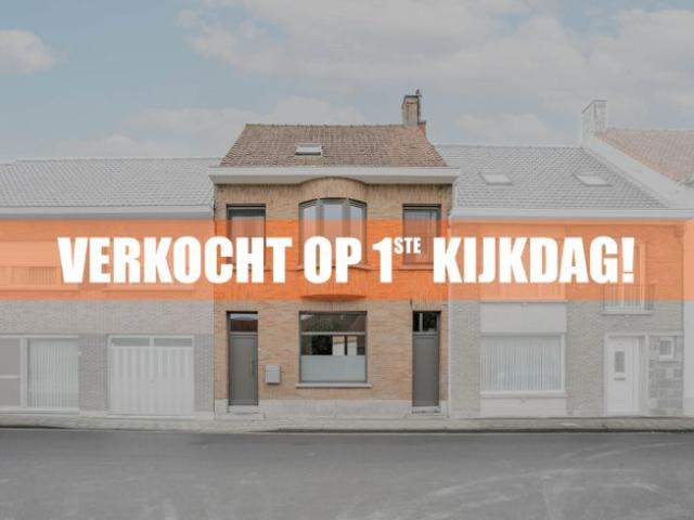 Instapklare woning met zonnepanelen en uitweg via achterl.