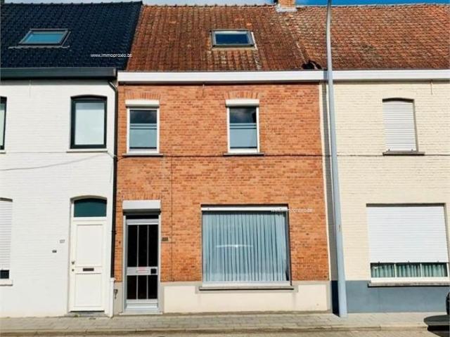 Instapklare woning met 2 slaapkamers, living, keuken, badkamer en garage. Ref. 16207 Deinze