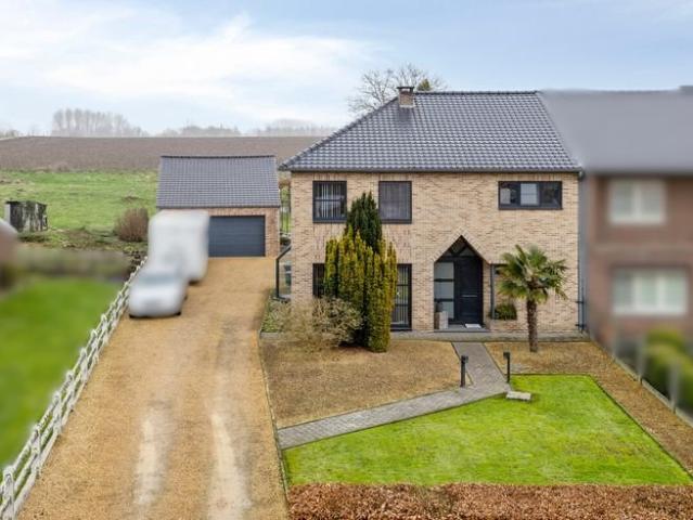 Instapklare woning met 3 slaapkamers en weide voor diertjes