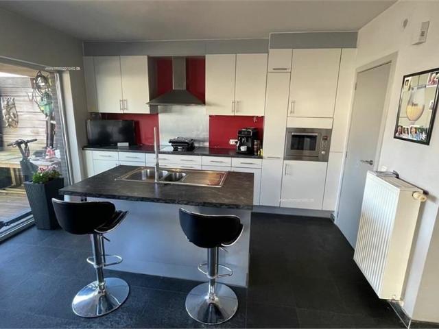INSTAPKLARE WONING MET 3 SLAAPKAMERS TE OOSTERZELE te koop te OOSTERZELE 9860