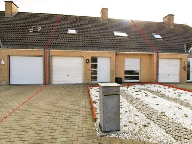 Instapklare woning met 3 slaapkamers, tuin en garage in Hout