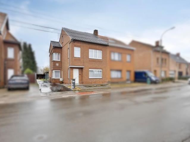 Instapklare woning met 3 slaapkamers, zonnepanelen en thu.