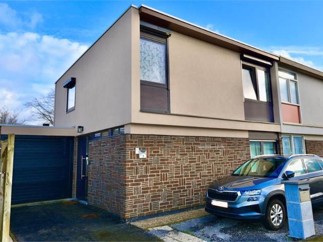 Instapklare woning met 3 slpk, garage, zongerichte tuin met terrassen voor 329.000 EUR