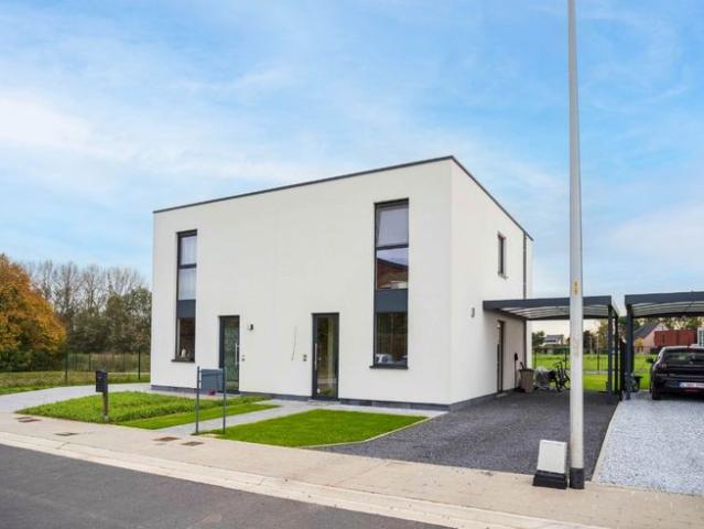 Instapklare woning met 3 slpks in rustige groene omgeving!