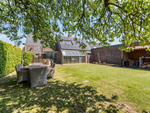Instapklare woning met 4 slaapkamers en prachtige tuin te I