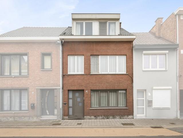 Instapklare woning met 5 slaapkamers en tuin in Beveren