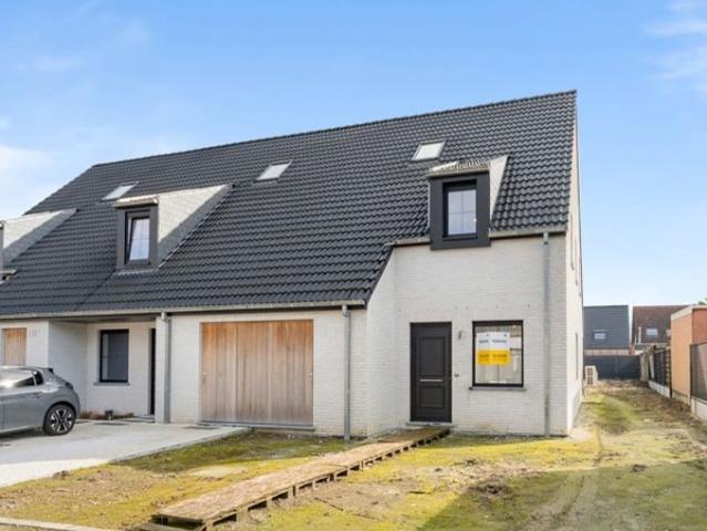 Instapklare, BEN, halfopen woning in het hart van Wingene