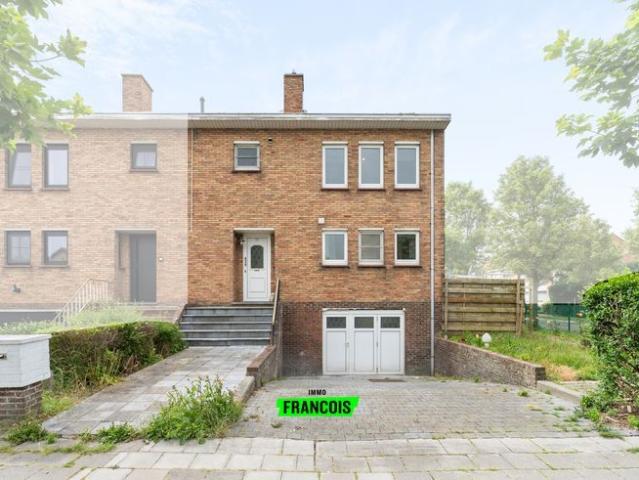 Instapklare, charmante gezinswoning met tuin, garage en 3 s…