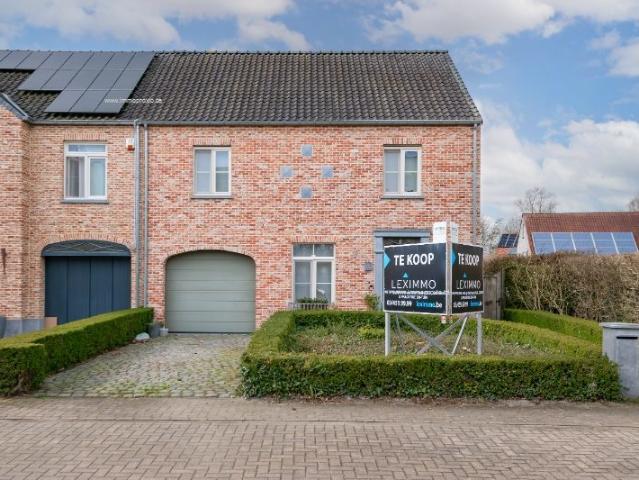 Instapklare en zéér rustig gelegen HOB op 478m2 met 4 SLK, garage en ZUID WEST gerichte tuin